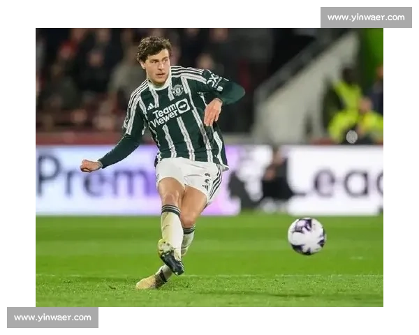 滕哈格亲赴谈判!林德洛夫加盟药厂进入倒计时 滕哈格亲赴谈判!林德洛夫加盟药厂进入倒计时